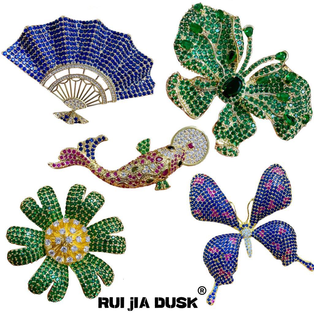 Pins Brooches RUI jIA DUSK Fashion Luxury High end Micro Diamond Color Big Butterfly Evening Dress Coat Flower 230216
Pins Brooches RUI jIA DUSK Fashion Luxury High end Micro Diamond Color Big Butterfly Evening Dress Coat Flower 230216