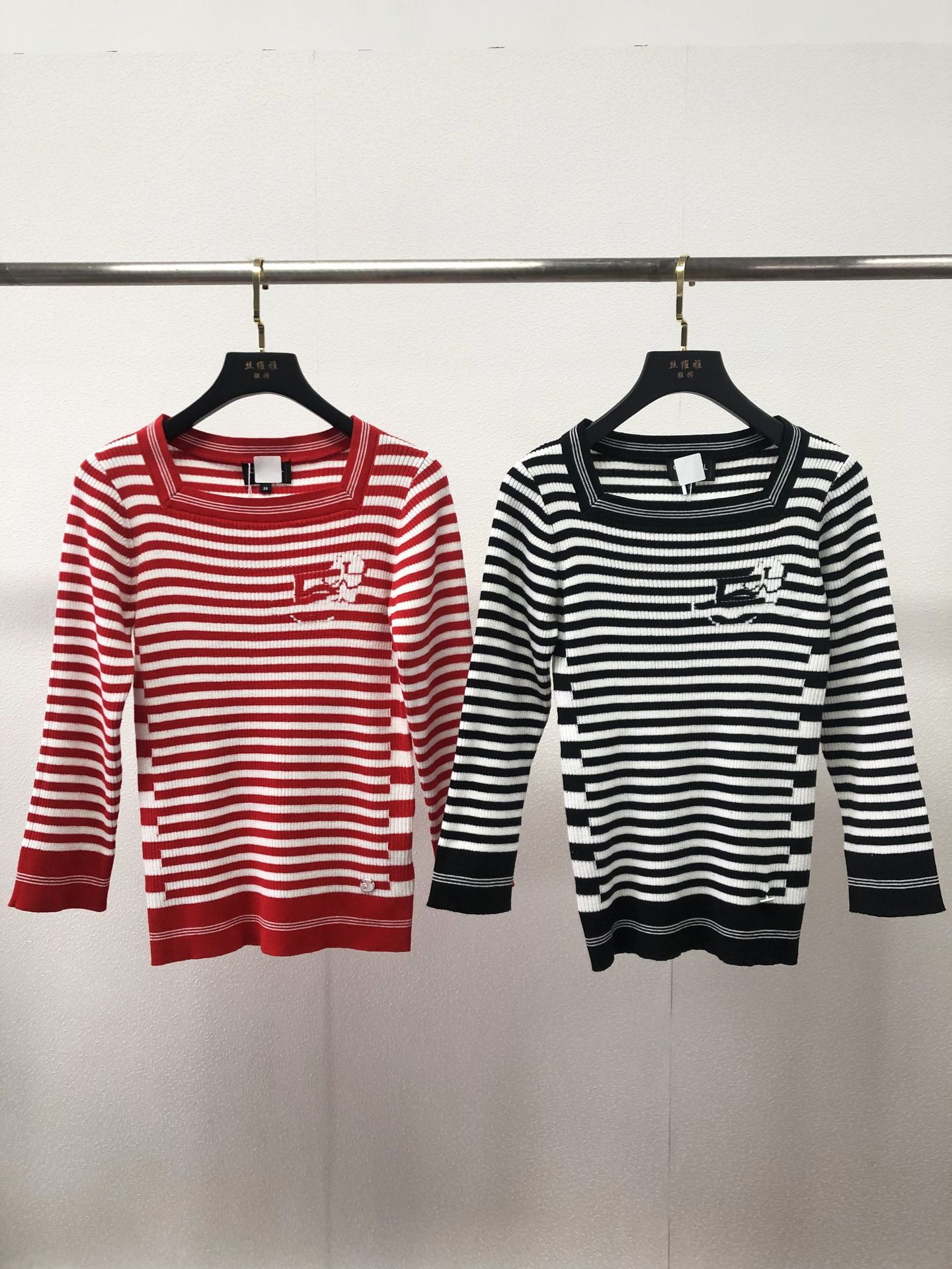 204 2023 Runway Spring Summer Women Sweater Black Red Brand SAme Style Sweater Long Sleeve Crew Neck Fashion Clothes si
204 2023 Runway Spring Summer Women Sweater Black Red Brand SAme Style Sweater Long Sleeve Crew Neck Fashion Clothes si