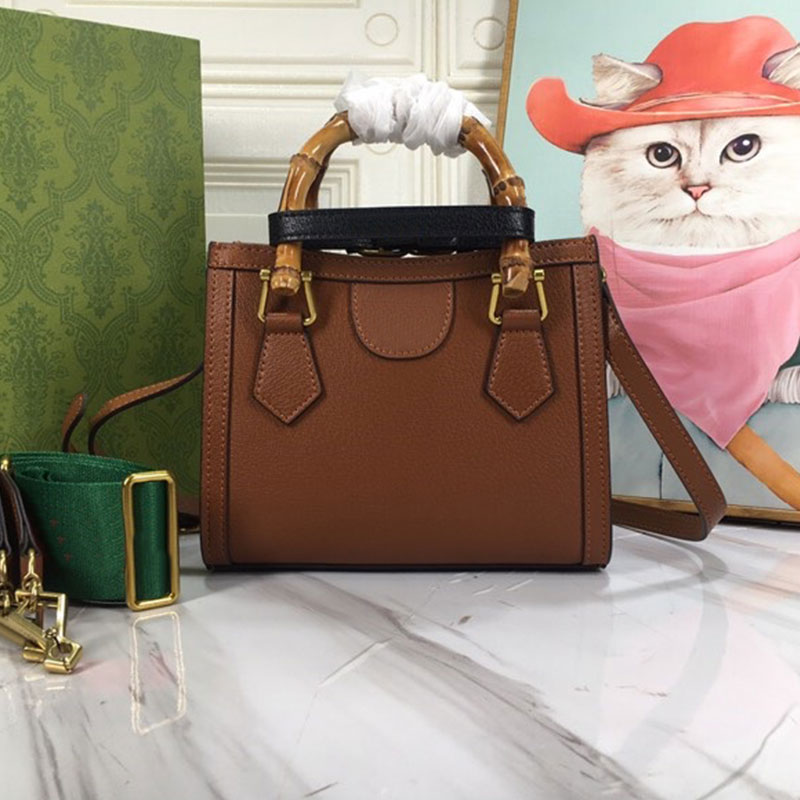 Small Bamboo Handbag Purse Tote Bag Genuine Leather Fahsion Letters 5a Quality Crossbody Bags Removable Two Strap 20cm
Small Bamboo Handbag Purse Tote Bag Genuine Leather Fahsion Letters 5a Quality Crossbody Bags Removable Two Strap 20cm