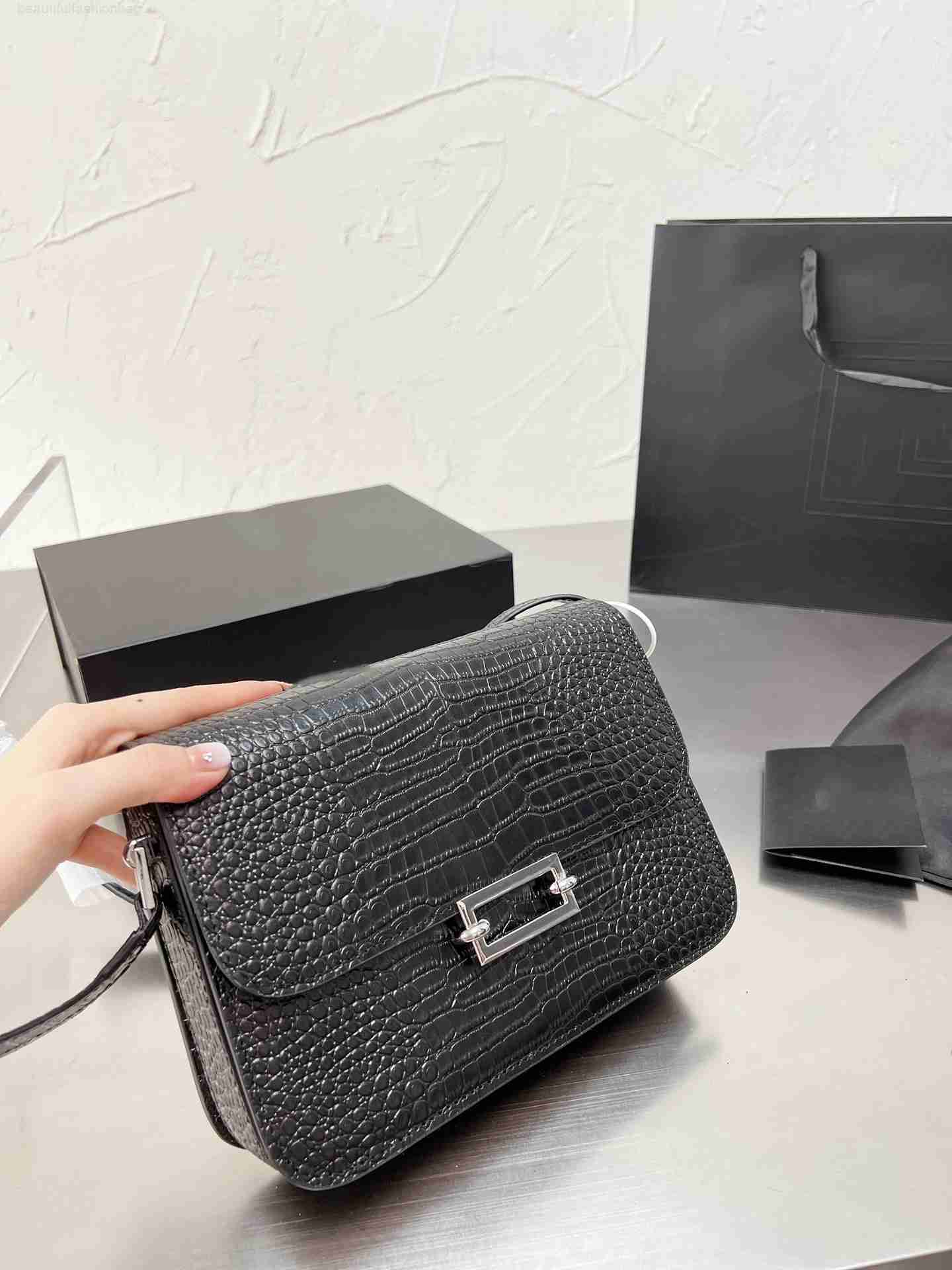 Shoulder Bags women luxurys handbag shoulder bag the totes bag crossbody Wallet classic chain boy messenger lady leather quilt handbags backpack, #1
Shoulder Bags women luxurys handbag shoulder bag the totes bag crossbody Wallet classic chain boy messenger lady leather quilt handbags backpack, #1