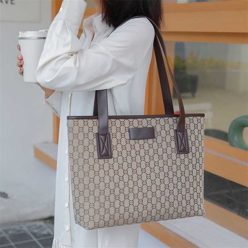 Large capacity women's commuting underarm bag new women's bag Western-style flower special bag versatile contrast shoulder bag, Old brown flower
Large capacity women's commuting underarm bag new women's bag Western-style flower special bag versatile contrast shoulder bag, Old brown flower