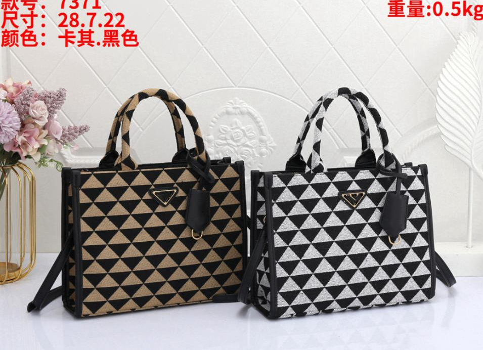 Designer Handbag Tote Bag Triangle Symbole Jacquard Fabric Handbags Large Totes Designers Shoulder Bags Cross Body Purses, 28*7*22cm
Designer Handbag Tote Bag Triangle Symbole Jacquard Fabric Handbags Large Totes Designers Shoulder Bags Cross Body Purses, 28*7*22cm