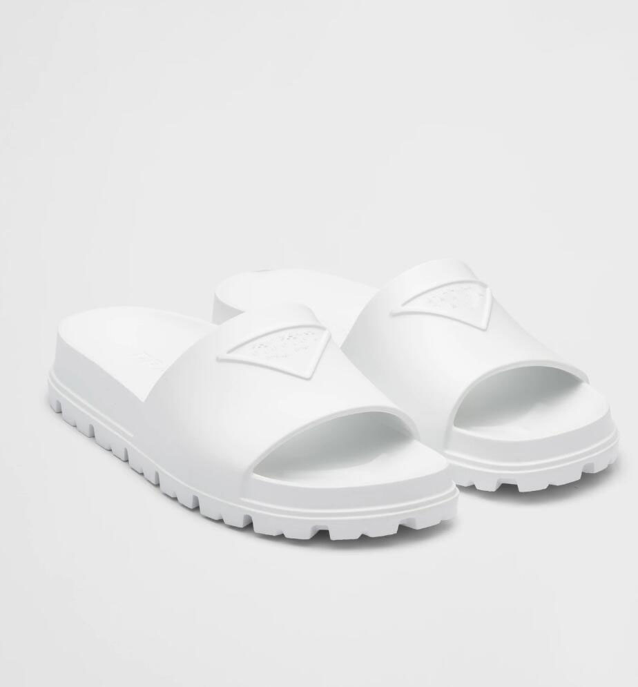 23S New Summer Streetwear Slip On Sandals Shoes Embossed Triangle Rubber Women Men White Slides Flats Couple Men's Beach Slippers Comfort Walking Shoe EU35-45
23S New Summer Streetwear Slip On Sandals Shoes Embossed Triangle Rubber Women Men White Slides Flats Couple Men's Beach Slippers Comfort Walking Shoe EU35-45