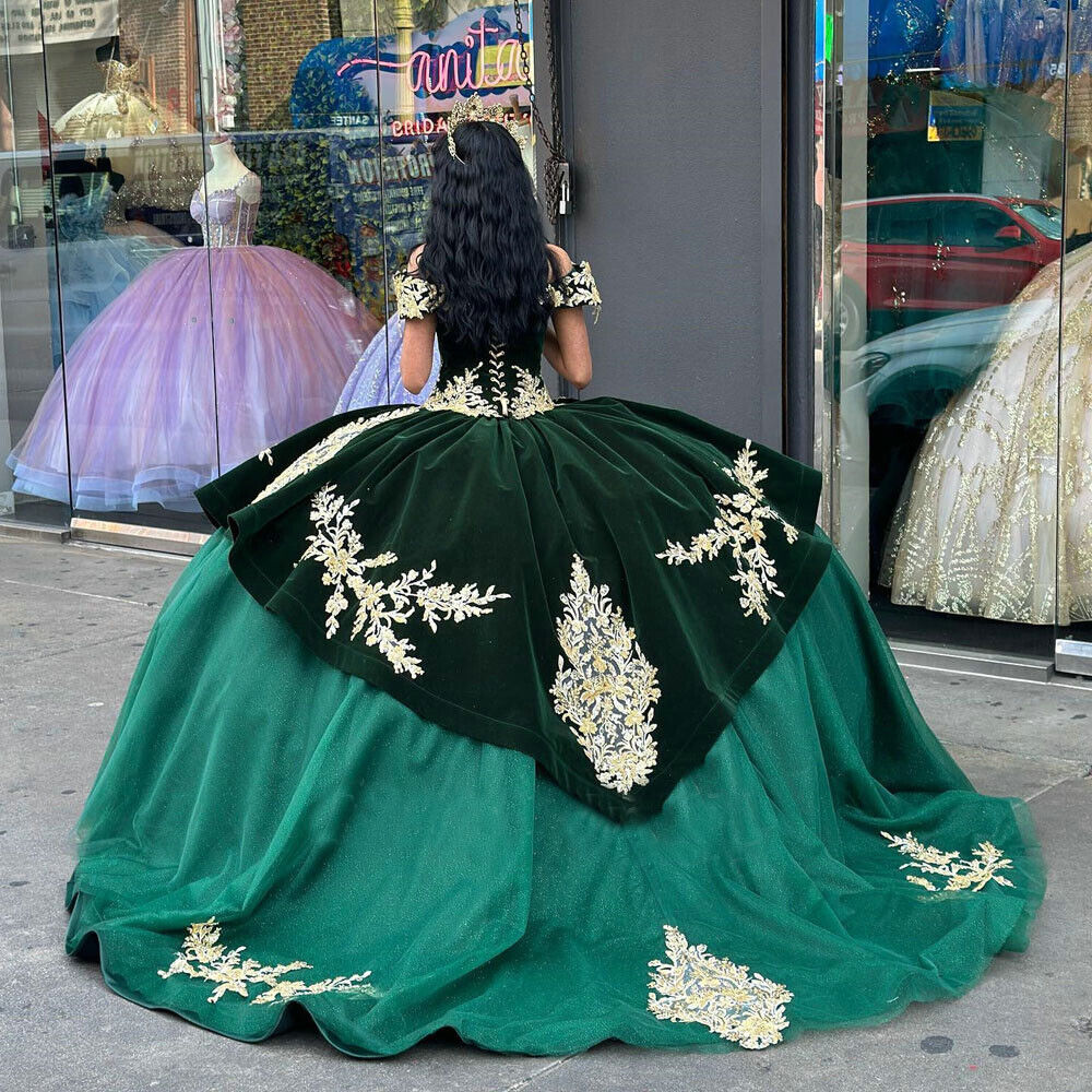 Emerald Green Velvet Mexican Quinceanera Dresses 2023 Ball Gown Gold Applique Off Shoulder Sweet 15 Dress Vintage Vestidos de xv Charro Formal Prom Dr