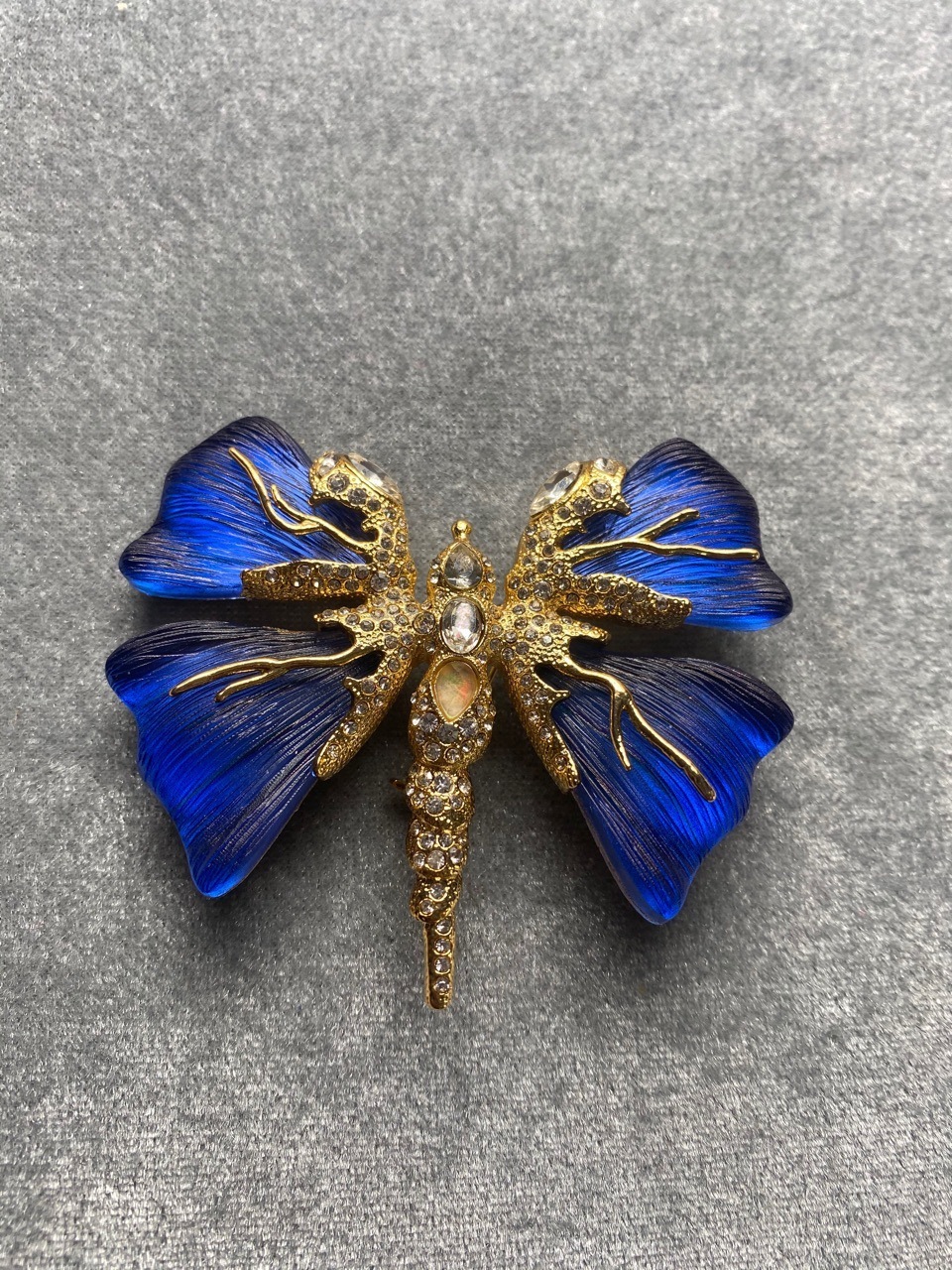Pins Brooches European And American Designers Design Fashionable Blue Butterfly Brooch 230216
Pins Brooches European And American Designers Design Fashionable Blue Butterfly Brooch 230216