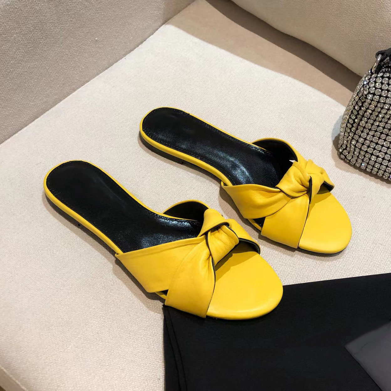 Butterfly Knot Design Flat Slippers Genuine Leather Solid Color Summer Slides For Women 2023 Luxury Brand Designer Female Sandals Size 35-42 Fashion Beach Flip Flops, As pic
Butterfly Knot Design Flat Slippers Genuine Leather Solid Color Summer Slides For Women 2023 Luxury Brand Designer Female Sandals Size 35-42 Fashion Beach Flip Flops, As pic