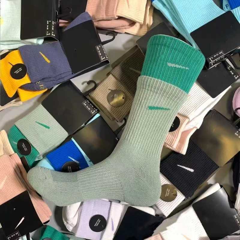 Mens Fashion Socks Casual Cotton Breathable with 17 Colors Skateboard Hip Hop Sports for Male Sock
Mens Fashion Socks Casual Cotton Breathable with 17 Colors Skateboard Hip Hop Sports for Male Sock