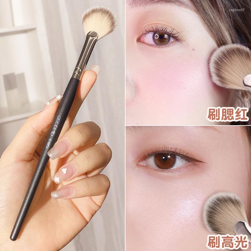 Makeup Brushes 1Pcs Loose Powder Brush Blush Highlighter Partial Face Tool Beauty Supplies
Makeup Brushes 1Pcs Loose Powder Brush Blush Highlighter Partial Face Tool Beauty Supplies