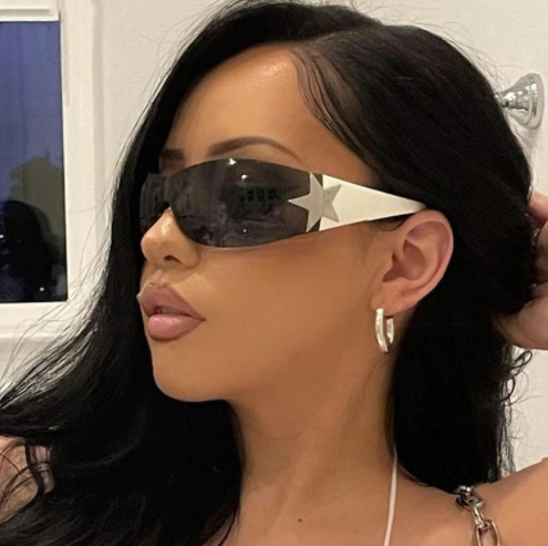 European and American retro frameless sunglasses female y2k personality five-pointed star conjoined sunglasses male cycling glasses wholesale
European and American retro frameless sunglasses female y2k personality five-pointed star conjoined sunglasses male cycling glasses wholesale