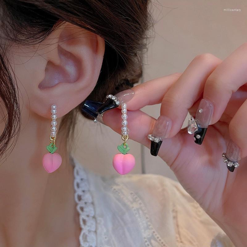 Dangle Earrings Korean Sweet Pink C-Shaped Pearl Peach For Women Fashion Simulated Heart Earring Party Jewelry Gifts
Dangle Earrings Korean Sweet Pink C-Shaped Pearl Peach For Women Fashion Simulated Heart Earring Party Jewelry Gifts