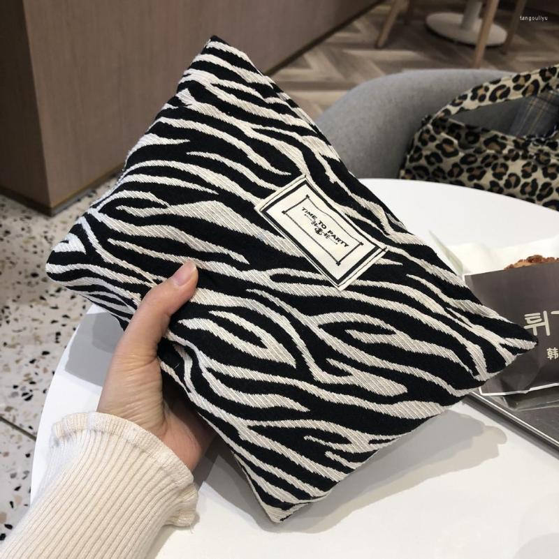 Cosmetic Bags Large Women Leopard Bag Waterproof Canvas Zipper Make Up Travel Washing Makeup Organizer Beauty Case Clutch Bolsos, Blue
Cosmetic Bags Large Women Leopard Bag Waterproof Canvas Zipper Make Up Travel Washing Makeup Organizer Beauty Case Clutch Bolsos, Blue