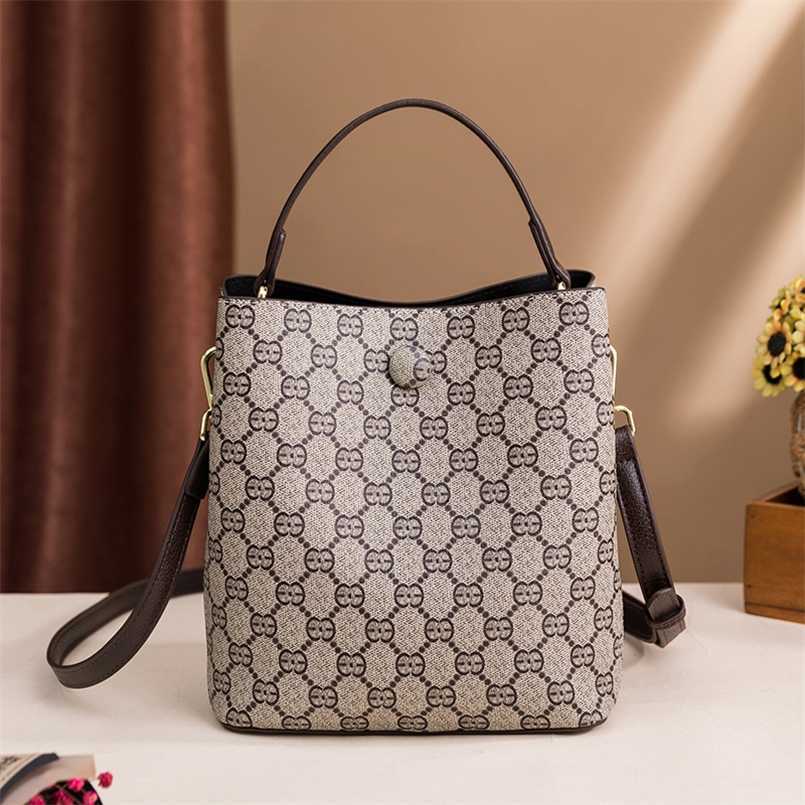 Winter New Women's Bag Large Capacity Commuter Handbag Premium Print Bucket Bag Crocodile Crossbody Bag, Brown 1
Winter New Women's Bag Large Capacity Commuter Handbag Premium Print Bucket Bag Crocodile Crossbody Bag, Brown 1