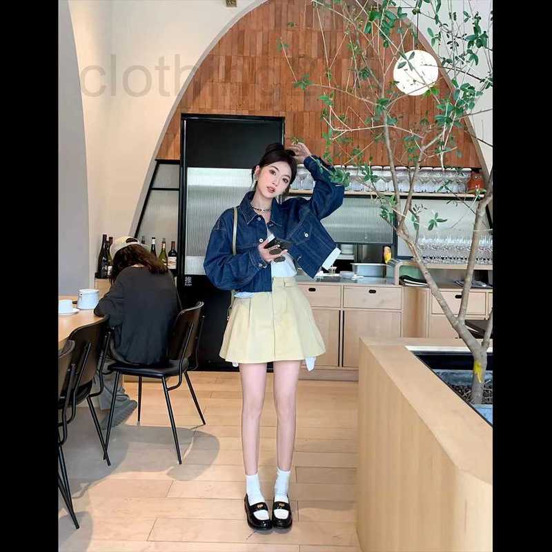 Women' Jackets Designer early autumn new letter embroidery single breasted short long-sleeved denim jacket SN4V, Navy blue
Women' Jackets Designer early autumn new letter embroidery single breasted short long-sleeved denim jacket SN4V, Navy blue