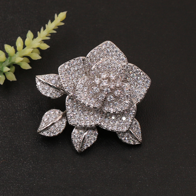 Pins Brooches Lanyika Fashion Jewelry Design Full Micro Flower with Leaf Brooch Pin for Wedding Party Luxury Gift 230216
Pins Brooches Lanyika Fashion Jewelry Design Full Micro Flower with Leaf Brooch Pin for Wedding Party Luxury Gift 230216