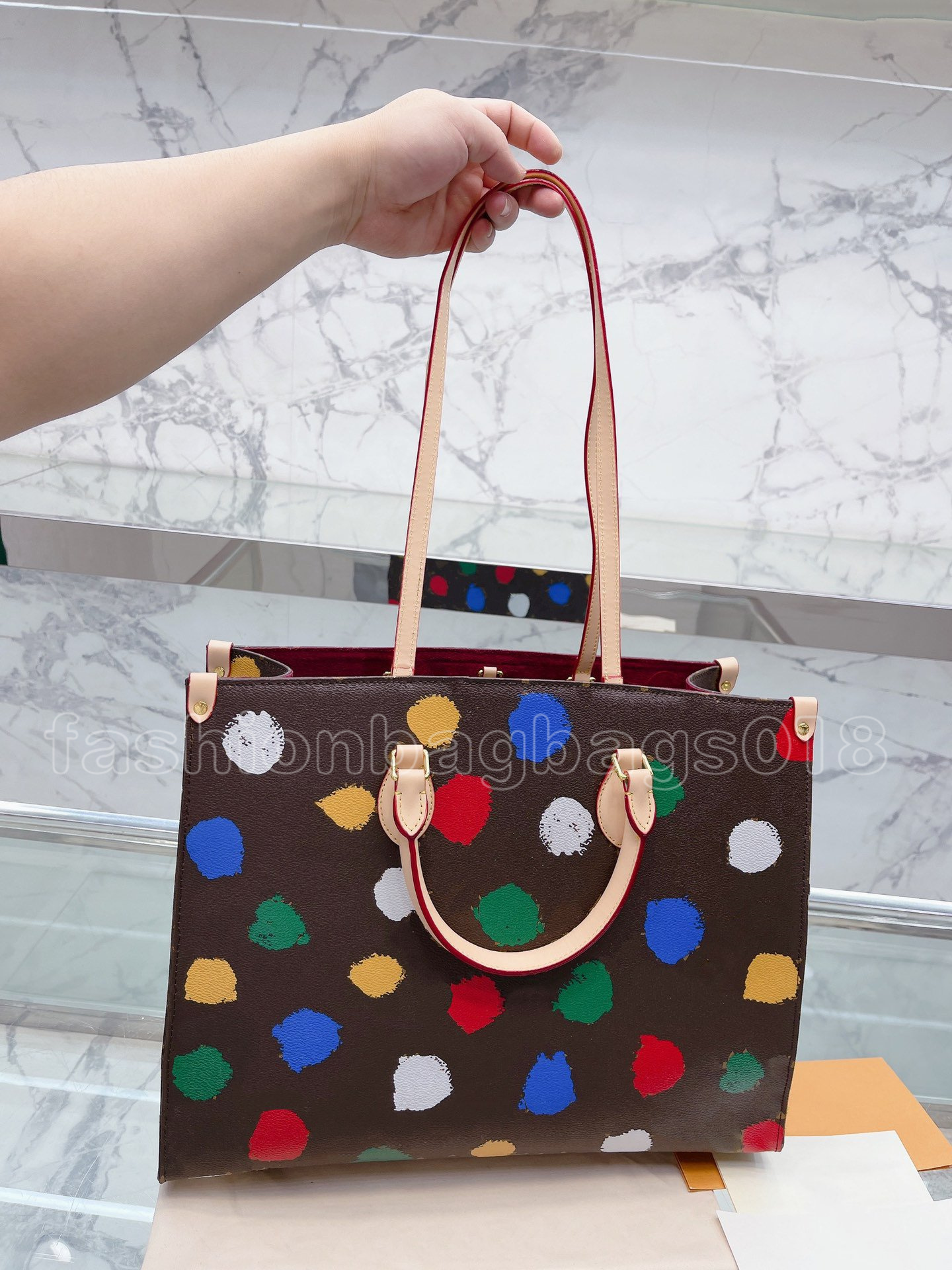 Designer ONTHEGO Totes Bag Luxury Monograms Tote Diaper Bag For Women Men Mom Dad Leather Handbag Purses Stylish On The Go Large Crossbody Shoulder Travel Baby Bags
Designer ONTHEGO Totes Bag Luxury Monograms Tote Diaper Bag For Women Men Mom Dad Leather Handbag Purses Stylish On The Go Large Crossbody Shoulder Travel Baby Bags