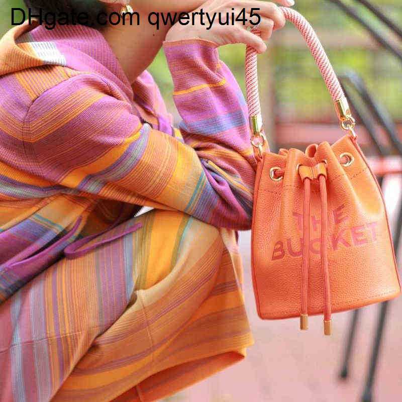 qwertyui45 Shoulder Bags Designer Vintage Letter Bucket Bag for Women Shoulder Bag Fashion Pu Leather Lady Crossbody Bags Luxury Brand Female Purses 021723H, A logo red
qwertyui45 Shoulder Bags Designer Vintage Letter Bucket Bag for Women Shoulder Bag Fashion Pu Leather Lady Crossbody Bags Luxury Brand Female Purses 021723H, A logo red