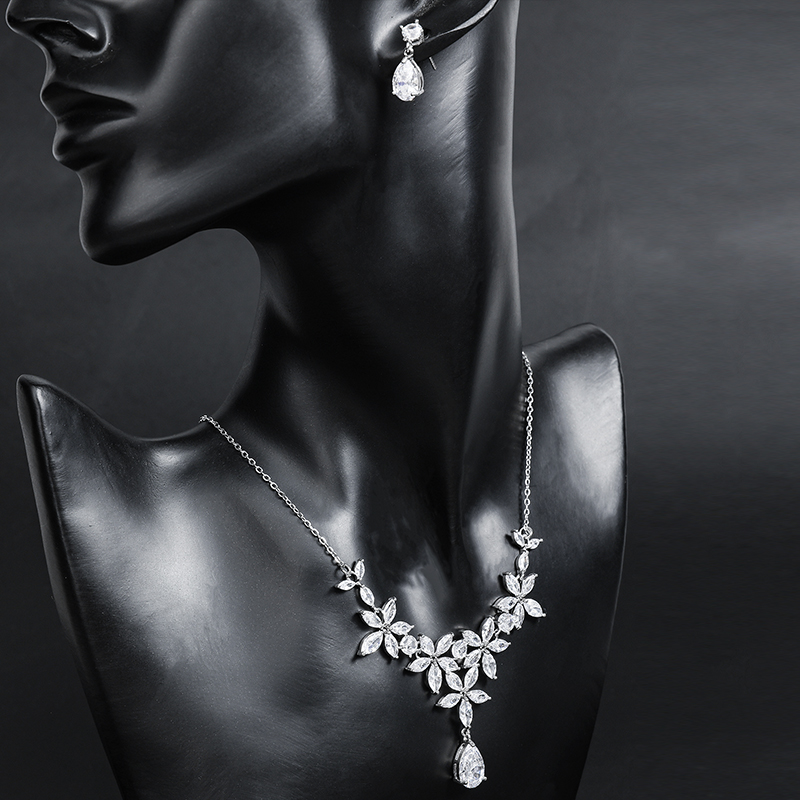 Luxury Bridal Silver Color Jewelry Set for Women Fashion Crystal Wedding Necklace Earrings Set Christmas Prom Party Gift
Luxury Bridal Silver Color Jewelry Set for Women Fashion Crystal Wedding Necklace Earrings Set Christmas Prom Party Gift
