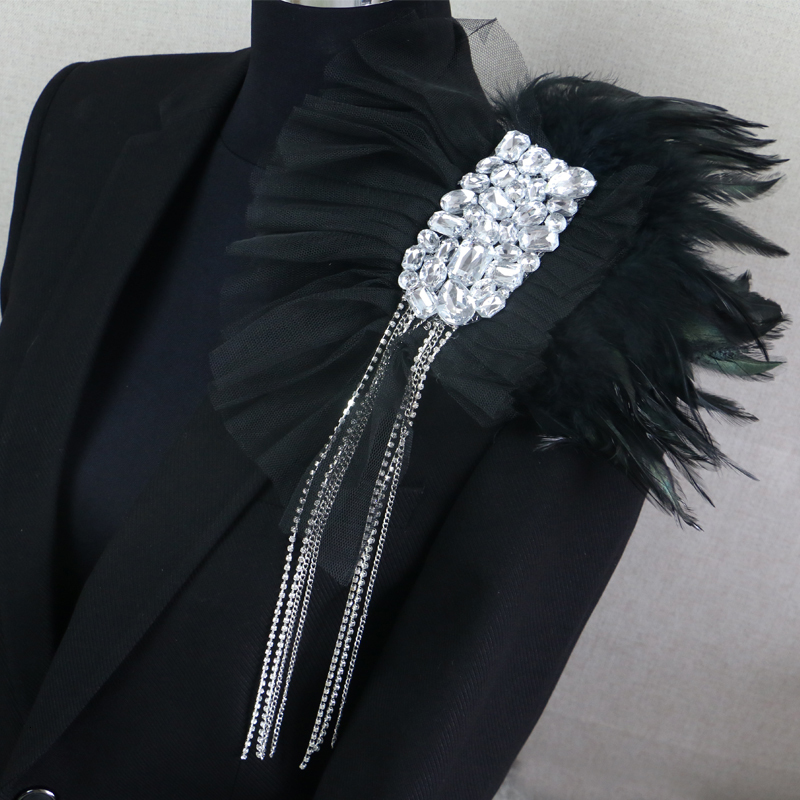 Pins Brooches Fashion Luxury Handmade Crystal Black Feather Brooch Pin for Suit Wedding Jewelry Shoulder Accessorie Ladies Men Corsage 230216
Pins Brooches Fashion Luxury Handmade Crystal Black Feather Brooch Pin for Suit Wedding Jewelry Shoulder Accessorie Ladies Men Corsage 230216