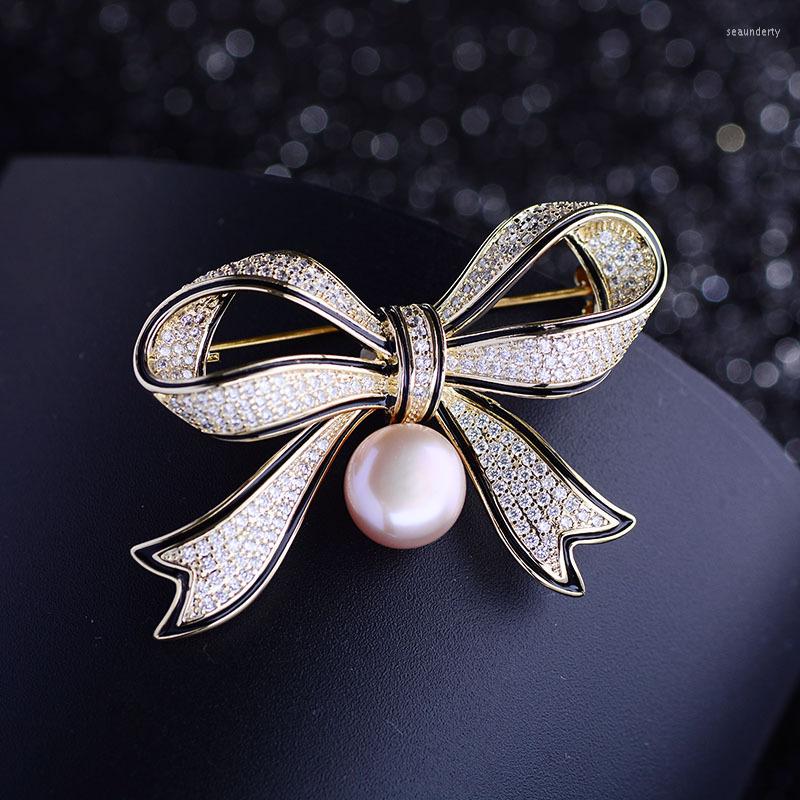 Brooches Luxury Clear Cubic Zirconia Crystal Bow Pins For Women Girls Bow-knot Drop Pearl Pin Jewelry Brooch Broche Femme Bijoux
Brooches Luxury Clear Cubic Zirconia Crystal Bow Pins For Women Girls Bow-knot Drop Pearl Pin Jewelry Brooch Broche Femme Bijoux