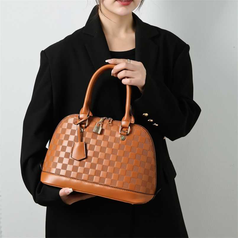 Women's bag new bag trend handbag checked shell bag large capacity sling single shoulder messenger bag, Wine
Women's bag new bag trend handbag checked shell bag large capacity sling single shoulder messenger bag, Wine