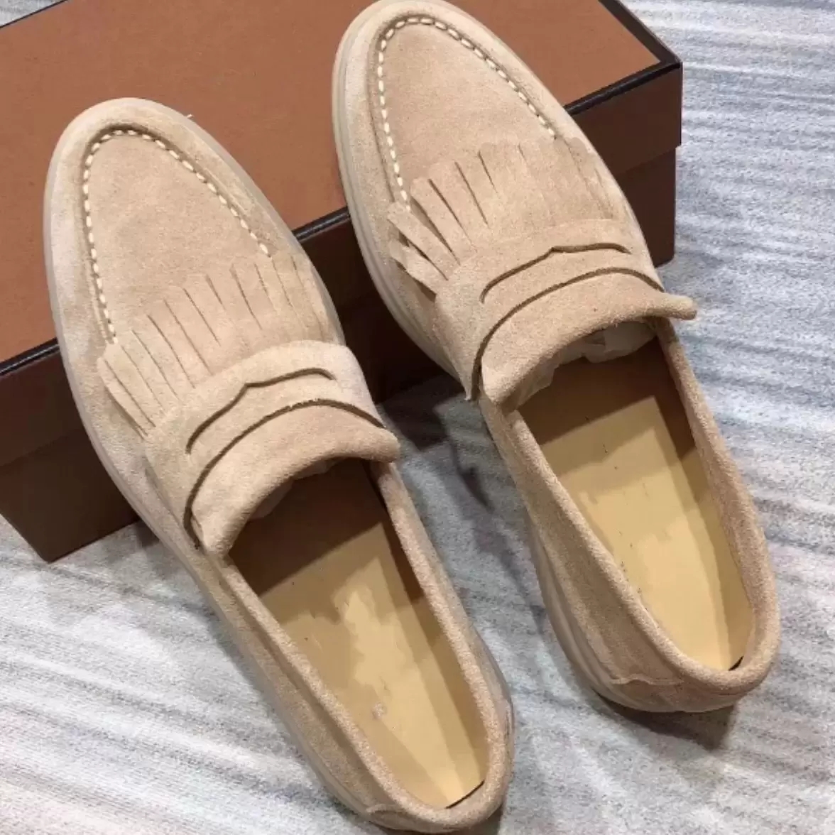 Elegant leather Suede Mens Loro Walk shoes luxury sneakers nubuck Lock designer Flats Slip-on dress shoe Large women walking shoes size 8S1Y
Elegant leather Suede Mens Loro Walk shoes luxury sneakers nubuck Lock designer Flats Slip-on dress shoe Large women walking shoes size 8S1Y