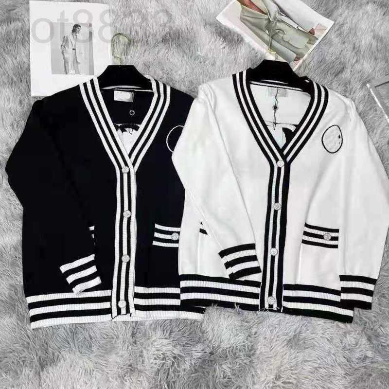 Women' Knits & Tees Designer Classic Black White Style V-neck Cardigan Sweaters Line Design Loose Tops 2H5B
Women' Knits & Tees Designer Classic Black White Style V-neck Cardigan Sweaters Line Design Loose Tops 2H5B