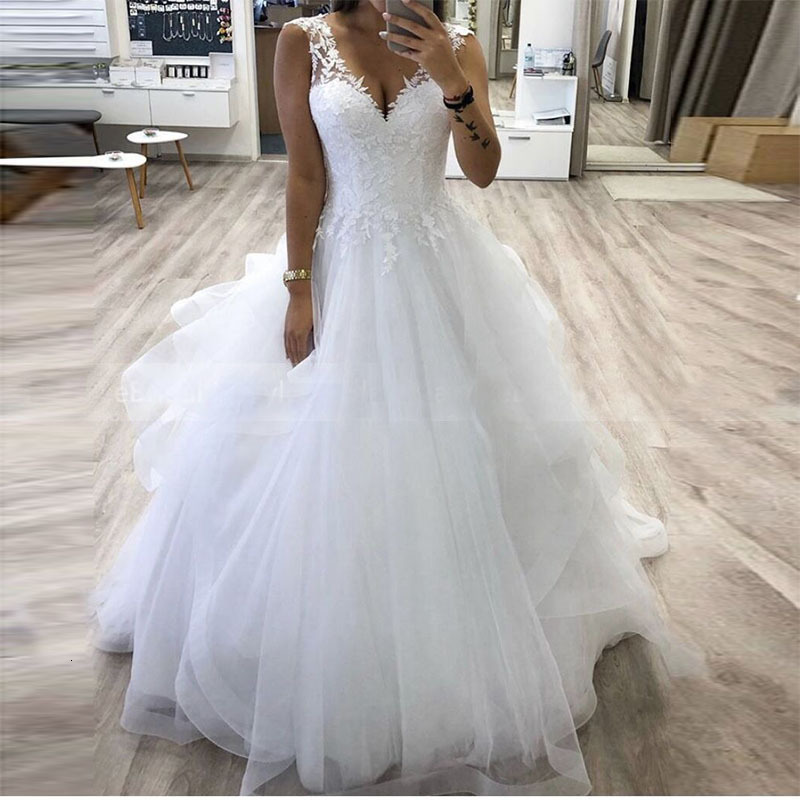 Party Dresses ZJ9210 V neck Princess Ball Gown Wedding With Tiered Tulle Skirt White Customize Bride Winter Bridal Gowns 230217
Party Dresses ZJ9210 V neck Princess Ball Gown Wedding With Tiered Tulle Skirt White Customize Bride Winter Bridal Gowns 230217