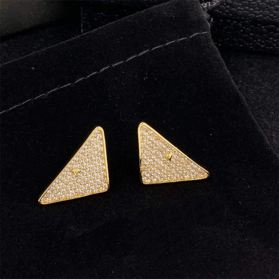 Classical Woman Gold Earring with Diamonds Luxury Designers Woman Jewelry Ear Ring Good Quality Earrings for Wedding Party As Gift Designera
Classical Woman Gold Earring with Diamonds Luxury Designers Woman Jewelry Ear Ring Good Quality Earrings for Wedding Party As Gift Designera