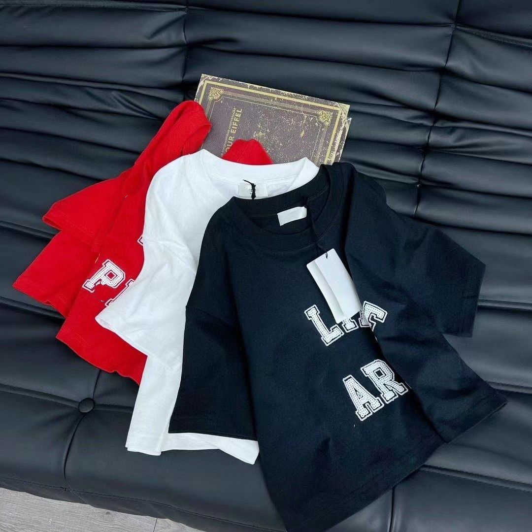 23ss New fashion Women' Sequin letter Short sleeve Brand Short sleeve shirt Temperament Spring and autumn popular loose T-shirt top, White
23ss New fashion Women' Sequin letter Short sleeve Brand Short sleeve shirt Temperament Spring and autumn popular loose T-shirt top, White