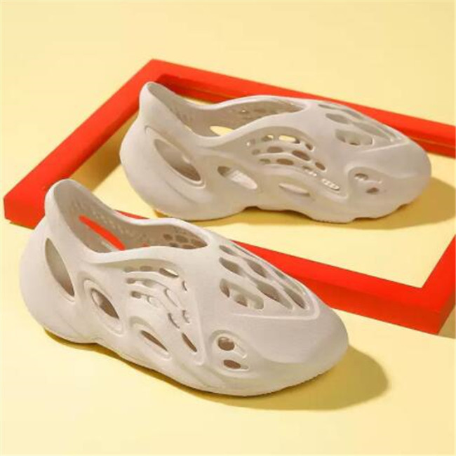 Children Sandals Baby Boys Girls Summer Beach Slides Togddler Kids Slip-On Foam Slippers Lightweight Closed Toe Shoes