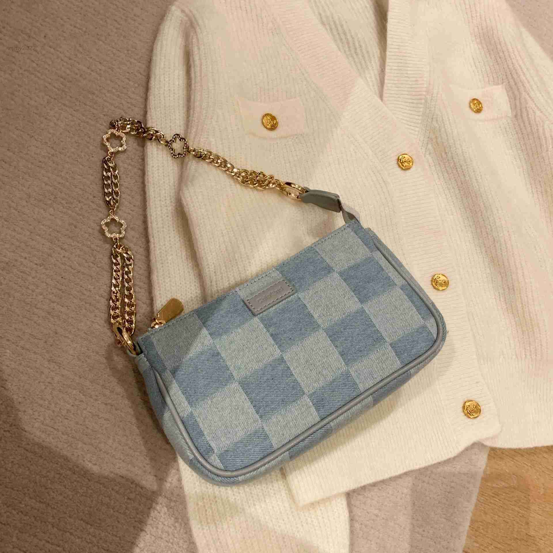 2022 Designer Luxury Bags Large Capacity Soft Leather Ladies Bags Oversized Shoulder Bags Ladies Shopping Handbags Sweet Fashion, Cowboy checkerboard
2022 Designer Luxury Bags Large Capacity Soft Leather Ladies Bags Oversized Shoulder Bags Ladies Shopping Handbags Sweet Fashion, Cowboy checkerboard