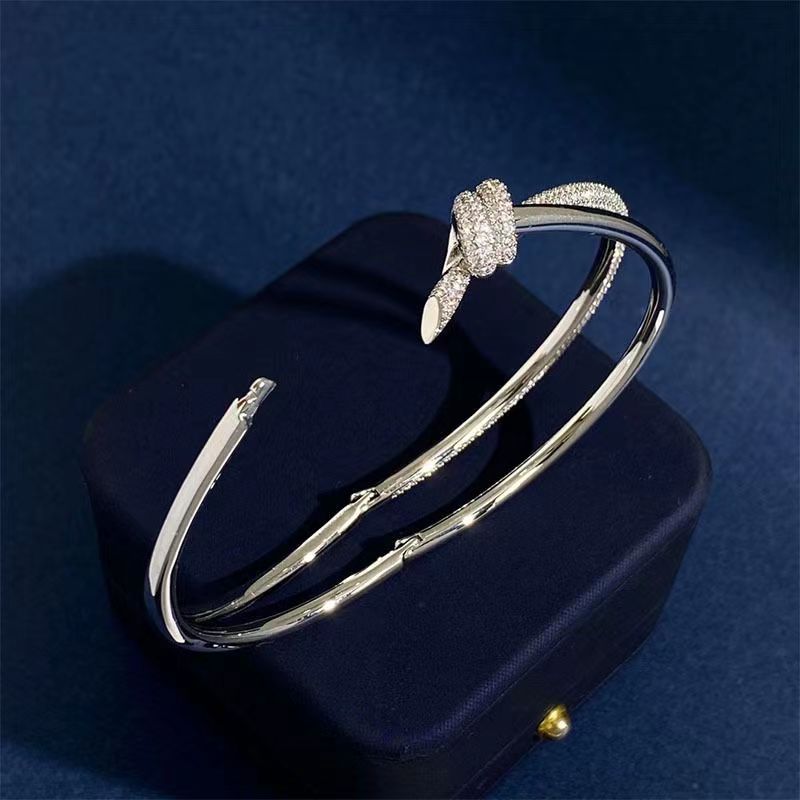 knotted half diamond gold Bangle luxury designer monogram hollow bracelet diamond 18K plated 925 stainless steel wedding gold and silver bracelet T03
knotted half diamond gold Bangle luxury designer monogram hollow bracelet diamond 18K plated 925 stainless steel wedding gold and silver bracelet T03