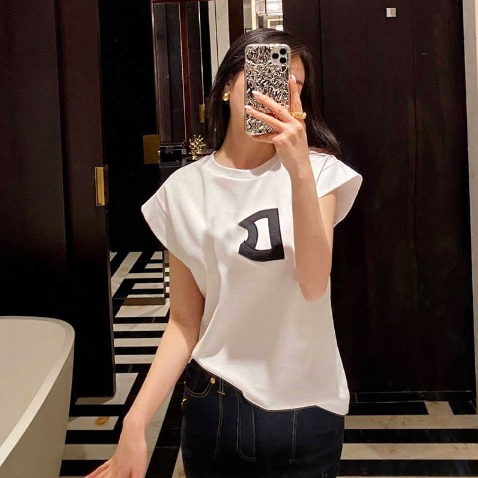 23ss Brand T-shirt Fashion Versatile T-shirt Letter Women' European and American style Korean embroidery, White
23ss Brand T-shirt Fashion Versatile T-shirt Letter Women' European and American style Korean embroidery, White