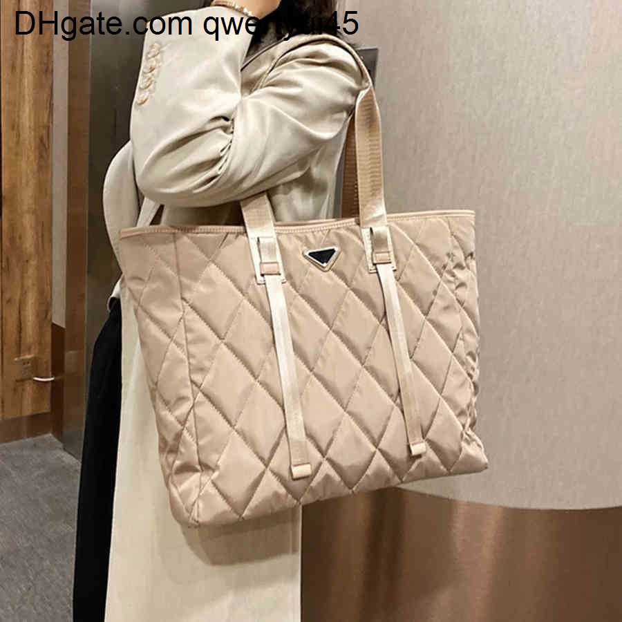 qwertyui45 Shoulder Bags Brand Designer Large Capacity Tote Bags Women's Shoulder Bag Winter New Big Shopper Bag Handbags High Quality Nylon Purses 021723H, Black
qwertyui45 Shoulder Bags Brand Designer Large Capacity Tote Bags Women's Shoulder Bag Winter New Big Shopper Bag Handbags High Quality Nylon Purses 021723H, Black