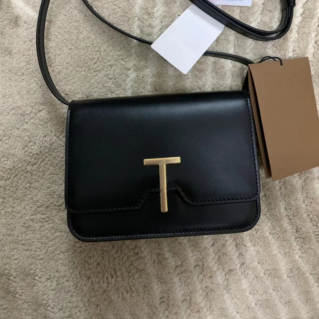 Designer burbrery TB stripe Shoulder Bag tote Small Leather brand Lock Bagmetal brand logo clutch Embossing Women's men wallet travel postman handbag crossbody Bags
Designer burbrery TB stripe Shoulder Bag tote Small Leather brand Lock Bagmetal brand logo clutch Embossing Women's men wallet travel postman handbag crossbody Bags