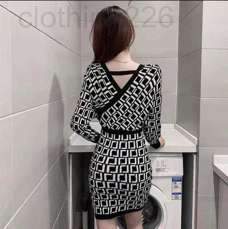 designer 22FF Women Casual Dresses Classic vintage Knit Dress Fashion clothes full letter Luxurious senior Long sleeve M3H6, Red
designer 22FF Women Casual Dresses Classic vintage Knit Dress Fashion clothes full letter Luxurious senior Long sleeve M3H6, Red