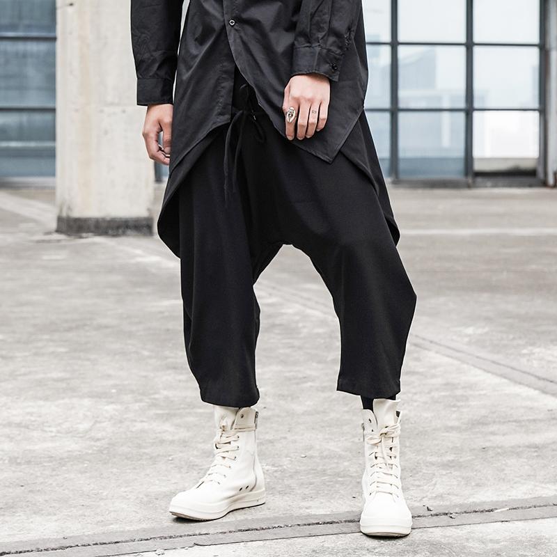 Men's Pants Hair Stylist Style Dark Classic Contracted Japanese Fashion Youth Loose Cross-crotch Casual, Black
Men's Pants Hair Stylist Style Dark Classic Contracted Japanese Fashion Youth Loose Cross-crotch Casual, Black