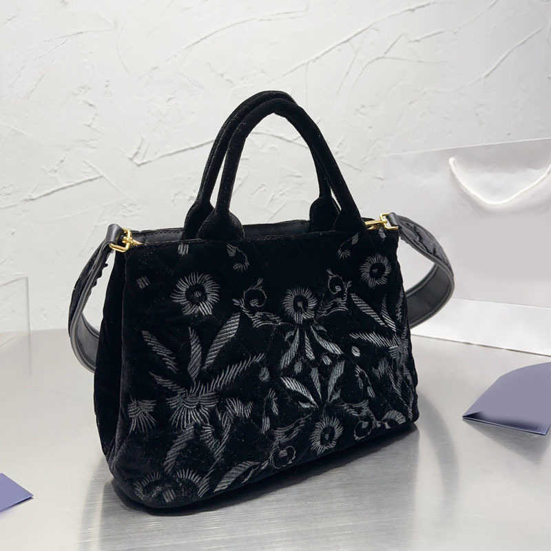 Totes Embroidery Tote Bag PBAG Women Designer Bag Luxury Handbags Black Tote Bag Fashion Shoulder Bags Shopping Crossbody Purse 221209
Totes Embroidery Tote Bag PBAG Women Designer Bag Luxury Handbags Black Tote Bag Fashion Shoulder Bags Shopping Crossbody Purse 221209