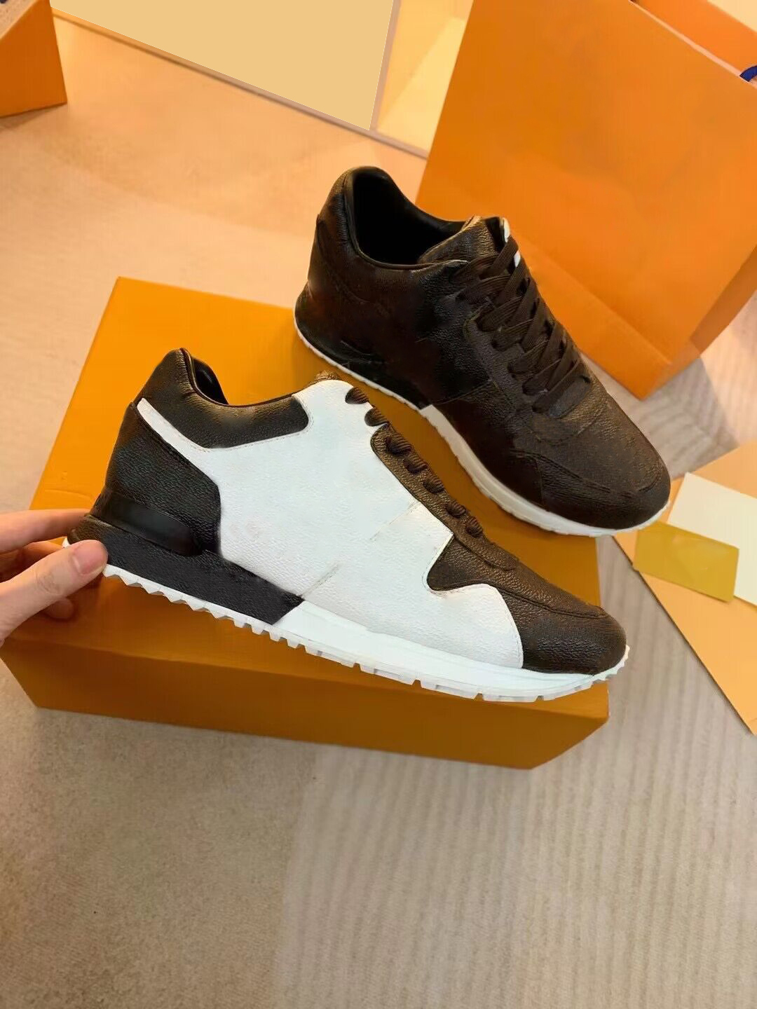 Trainers Run Away White Brown Designer Shoes Luxury Designers Leather Sneakers Classical Outdoor Shoe, As photos
Trainers Run Away White Brown Designer Shoes Luxury Designers Leather Sneakers Classical Outdoor Shoe, As photos