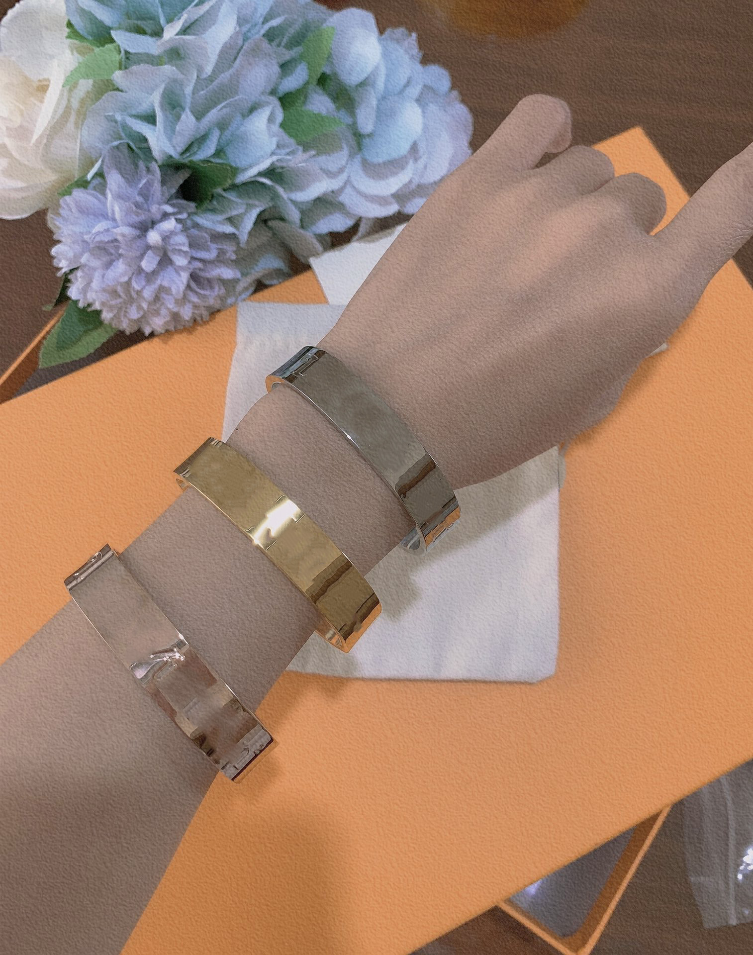LW SQUARED BIG bangle bracelets Nigo Design Mens bracelet for women designer Gold plated 18K official reproductions classic style exquisite gift 024
LW SQUARED BIG bangle bracelets Nigo Design Mens bracelet for women designer Gold plated 18K official reproductions classic style exquisite gift 024