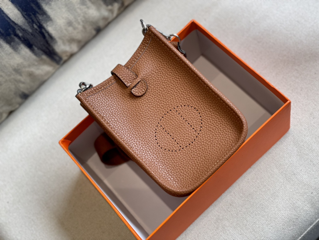 2023 H-brand 17*12cm Top Quality Women Leather mini mobile phone Bag Luxury Designer Purse Womens Messenger handBags, Black
2023 H-brand 17*12cm Top Quality Women Leather mini mobile phone Bag Luxury Designer Purse Womens Messenger handBags, Black
