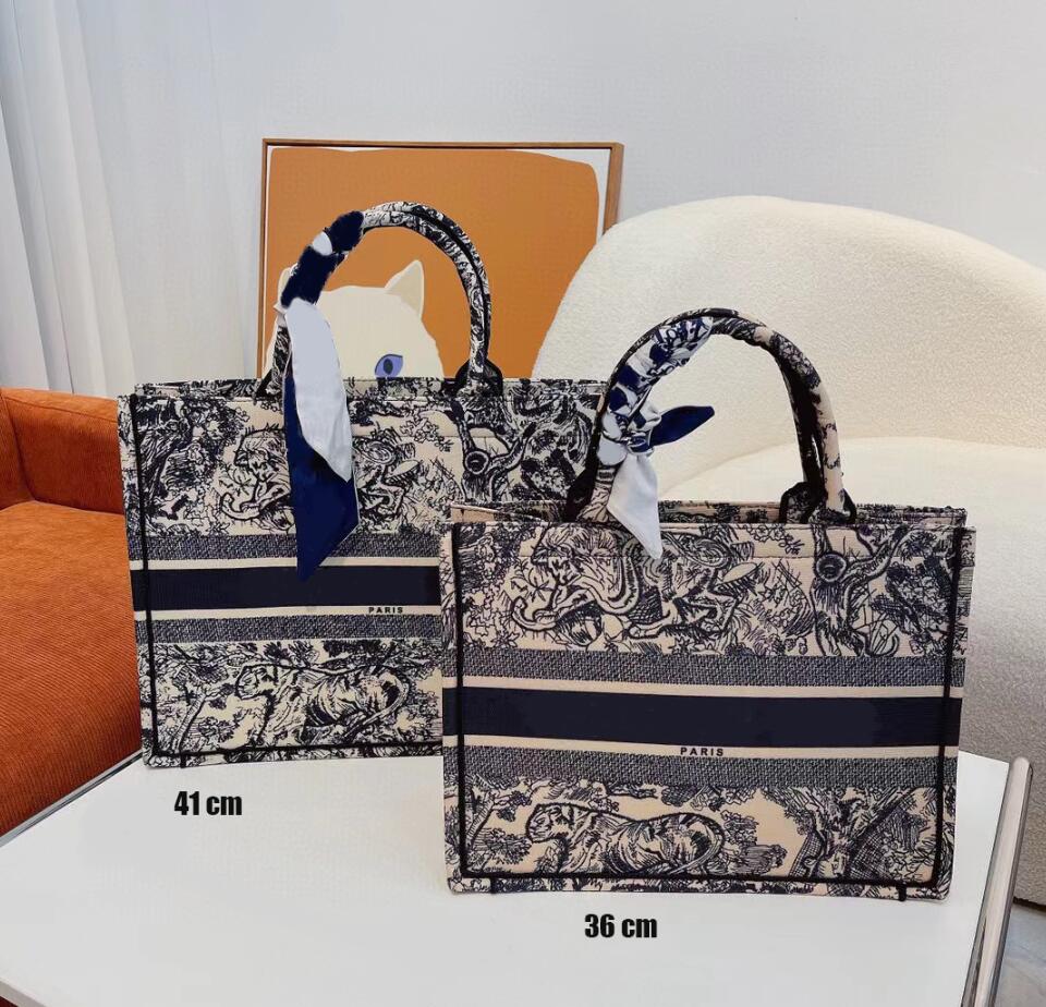 Designer Handbags Large Capacity Women Cosmetic Bags Lady Letters Print Shopping Fashion Tote Single Shoulder Diagonal Clutch Bags Purses Size 36cm 41cm