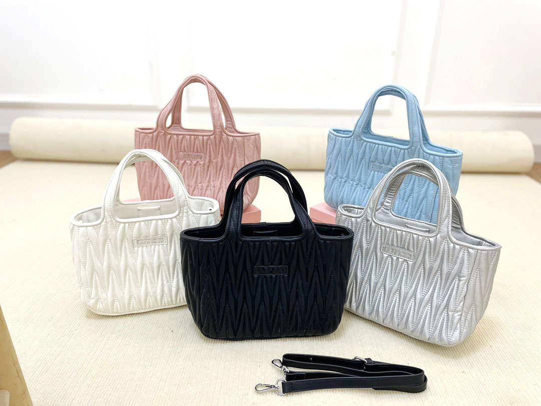 Fashion designer buys vegetables handbag messenger bag women's shoulder bag handbag women's messenger bag evening handbag leisure bag, Surprise gifts
Fashion designer buys vegetables handbag messenger bag women's shoulder bag handbag women's messenger bag evening handbag leisure bag, Surprise gifts