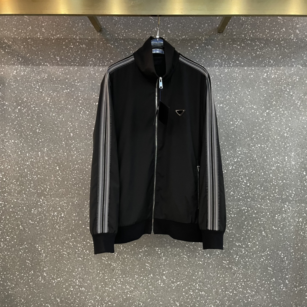 2023 the latest black stand collar jacket for men highquality striped stitching design top designer jackets
2023 the latest black stand collar jacket for men highquality striped stitching design top designer jackets