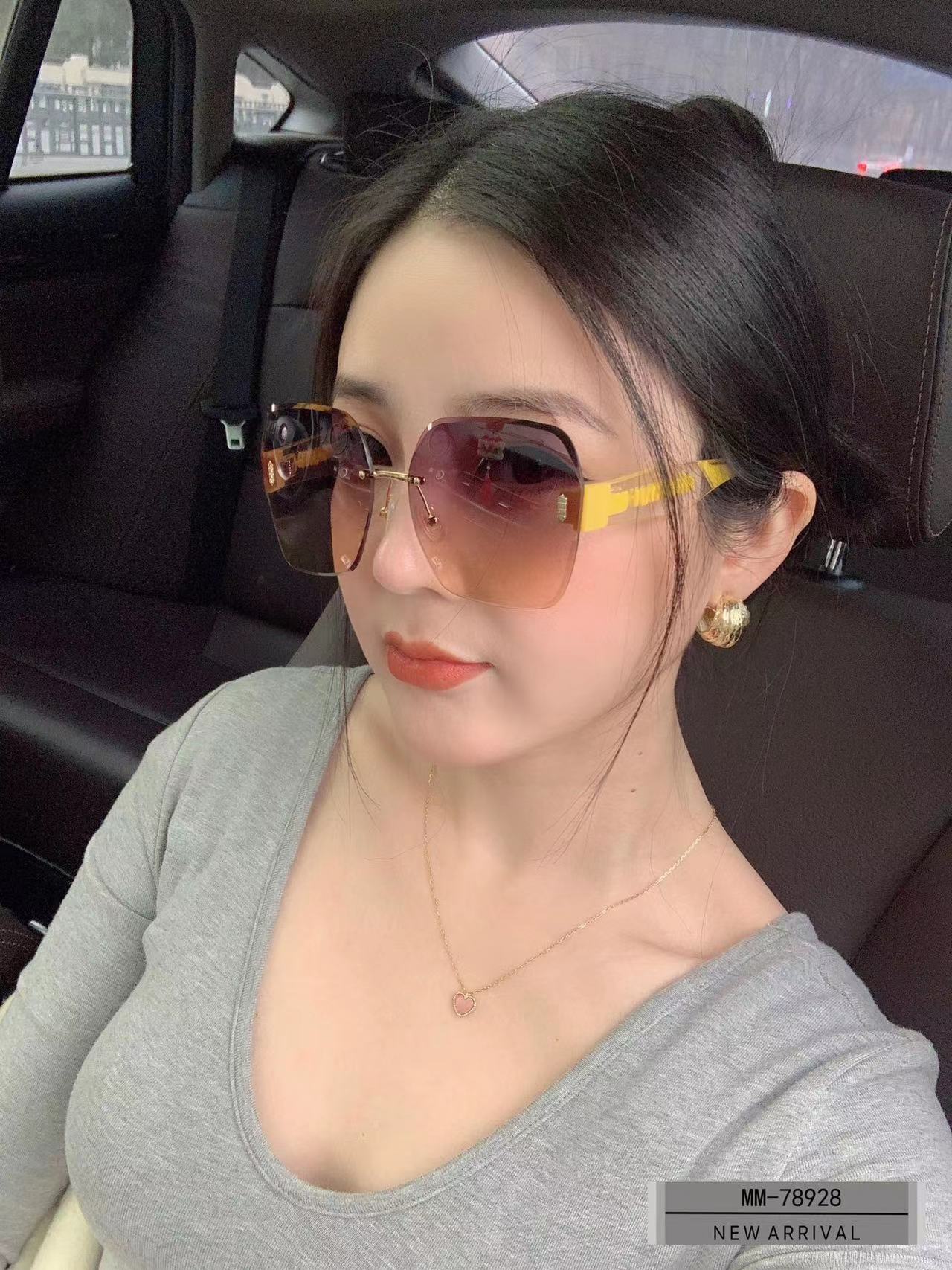 2023 New Fashion Sunglasses for Men Women Matte Black Frame 62mm Lens Driving Sun glasses Outdoor Sports Eyewear With PU Box 
2023 New Fashion Sunglasses for Men Women Matte Black Frame 62mm Lens Driving Sun glasses Outdoor Sports Eyewear With PU Box