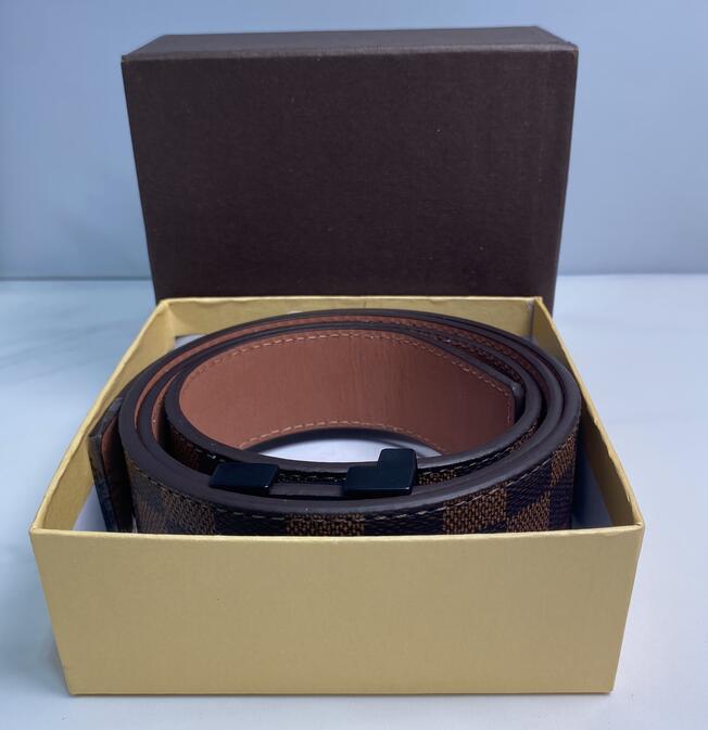2023 Men Designers Belts Classic fashion luxury casual letter L smooth buckle women men leather belt width 3.8 cm with box
2023 Men Designers Belts Classic fashion luxury casual letter L smooth buckle women men leather belt width 3.8 cm with box