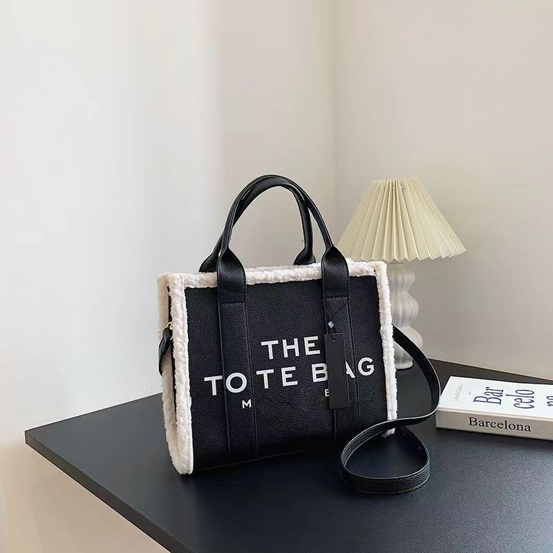 Designer Tote Bags Four seasons Crossbody Shopping Bag Designer Purses And Handbags Lady Luxury Famous Brands Pu Shoulder Bag For Women gift F4GO, Red
Designer Tote Bags Four seasons Crossbody Shopping Bag Designer Purses And Handbags Lady Luxury Famous Brands Pu Shoulder Bag For Women gift F4GO, Red