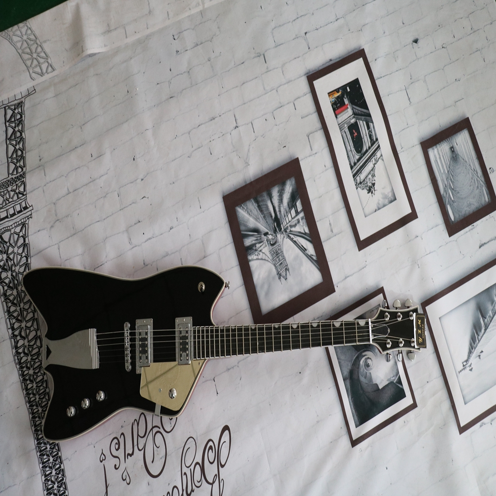 Boutique high-end black heterosexual high-quality electric guitar, rock entry and junior professional
Boutique high-end black heterosexual high-quality electric guitar, rock entry and junior professional