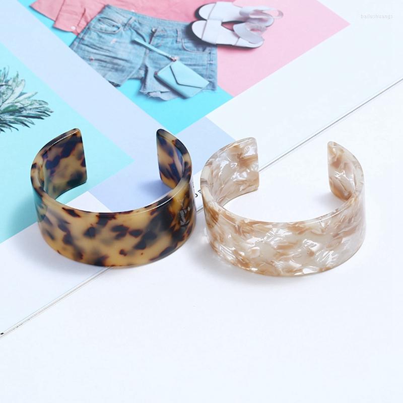 Bangle 2023 Vintage Resin Acrylic Geometric Round Fashion Open Simple Style Bracelet For Women Jewelery
Bangle 2023 Vintage Resin Acrylic Geometric Round Fashion Open Simple Style Bracelet For Women Jewelery