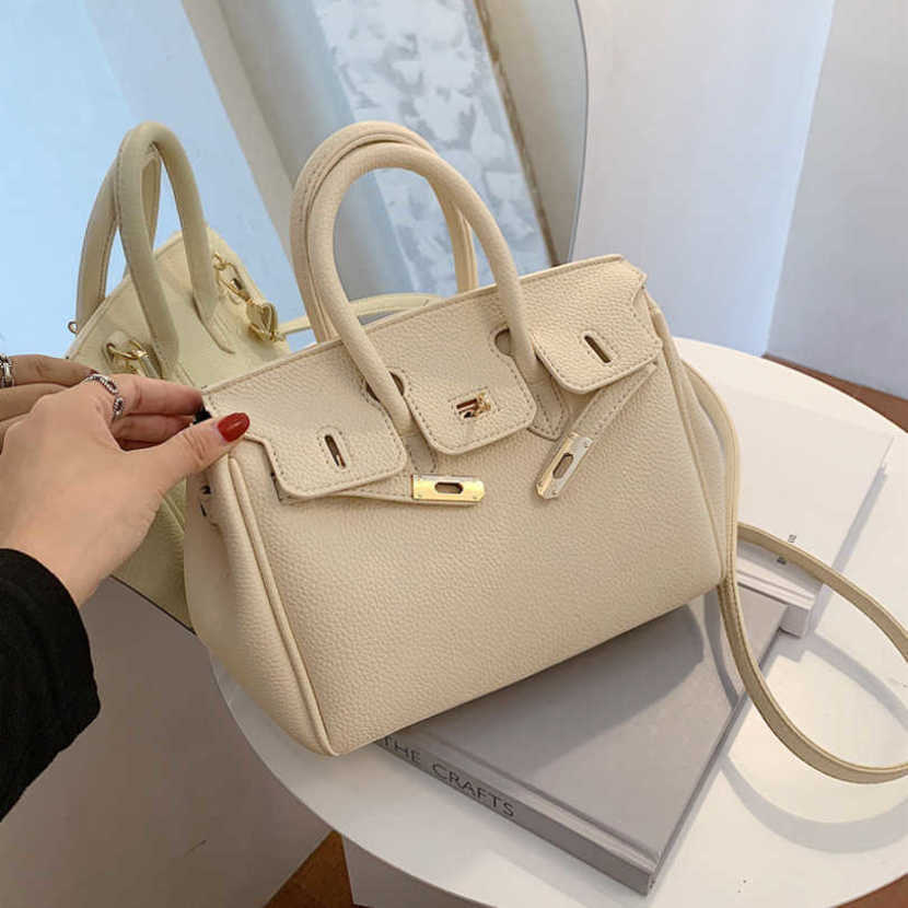 Women's bag Korean fashion casual women's large capacity versatile lock single shoulder Crossbody Bag 50%off Black White Purses Handbag one-shoulder handbag purse, White7
Women's bag Korean fashion casual women's large capacity versatile lock single shoulder Crossbody Bag 50%off Black White Purses Handbag one-shoulder handbag purse, White7